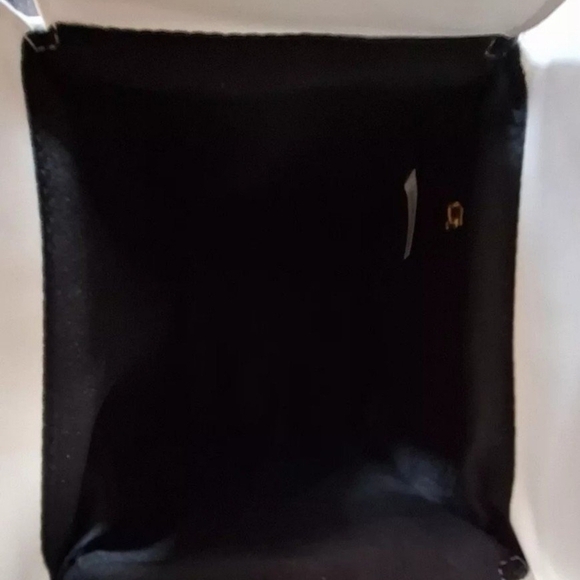 Bewaltz Chinese Takeout Handbag - Picture 7 of 10